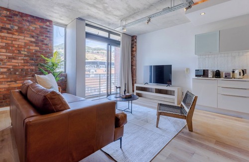 Flora Park Apartment | Metropolis Studio Apt | Wifi | Netflix