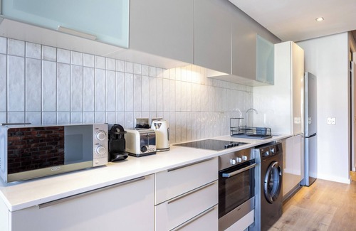 Flora Park Apartment | Metropolis Studio Apt | Wifi | Netflix
