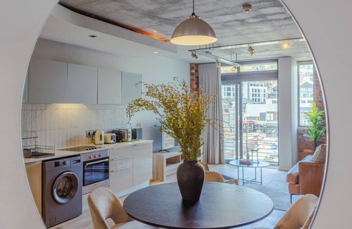 Flora Park Apartment | Metropolis Studio Apt | Wifi | Netflix