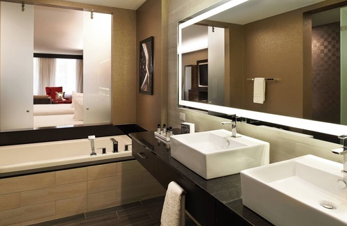 Gateway District Hotel | Metropolitan at The 9, Autograph Collection