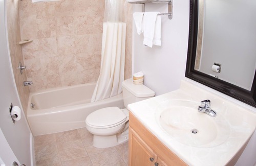 Westlake South Hotel | Metropolitan Inn & Suites