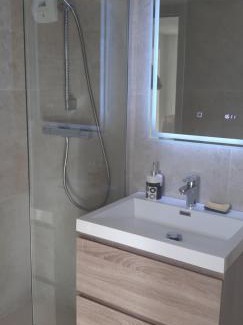 Vallauris Apartment | Meublé 2P 40 m2 dans villa avec piscine à Vallauris, 4 km de la mer