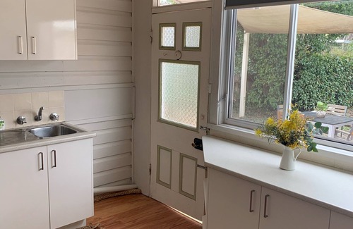 Orange Cottage | Mews on March - Charming 2 bedroom Cottage. CBD Orange. Brand new bathroom.