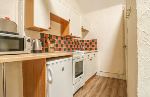 Braithwaite Cottage | MEWS STUDIO COTTAGE 5, pet friendly, with a garden in Braithwaite