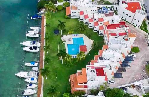 Zona Hotelera Villa | Mexican Lagoon front Villa by CASA PARAISO