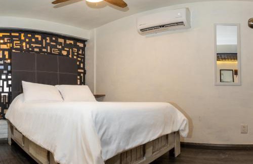 Zona Rosa Apartment | Mexico City Best Location Master Suite with Air Conditioner