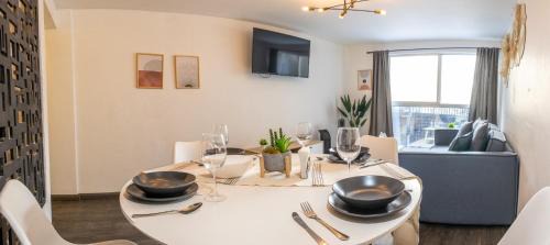 Zona Rosa Apartment | Mexico City Best Location Master Suite with Air Conditioner