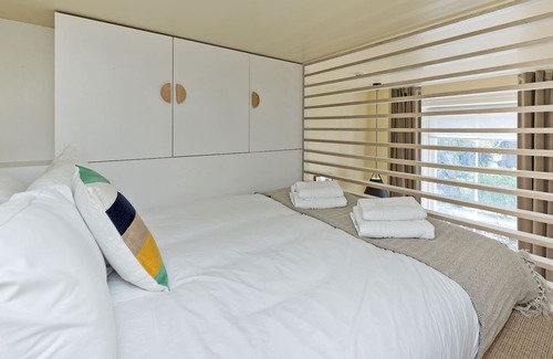 Camden Town with Primrose Hill Apartment | Mezzanine Flat in Listed Terrace Near Regents Park