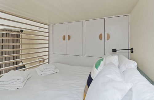 Camden Town with Primrose Hill Apartment | Mezzanine Flat With Garden Views in Primrose Hill
