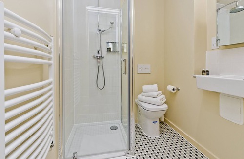 Camden Town with Primrose Hill Apartment | Mezzanine Flat With Garden Views Near Regents Park