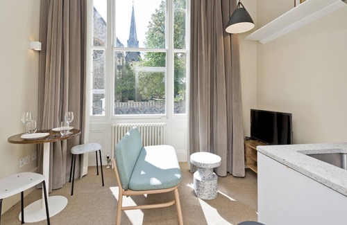 Camden Town with Primrose Hill Apartment | Mezzanine Flat With Garden Views Near Regents Park