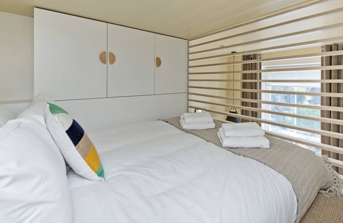 Camden Town with Primrose Hill Apartment | Mezzanine Flat With Garden Views Near Regents Park