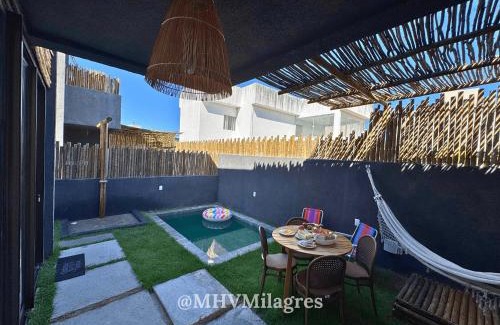 Passo de Camaragibe Apartment | MHV Milagres - Studio Guadalupe 05, quarto e sala privativo a poucos metros da Praia do Marceneiro