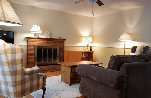 Hillsboro House | Mi Casa Entire suite 2 BED/1BA single level house. Nice garden view