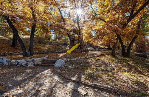 Moonridge House | Mi Casa Es Su Casa - Immerse yourself in a world of modern mountain living!