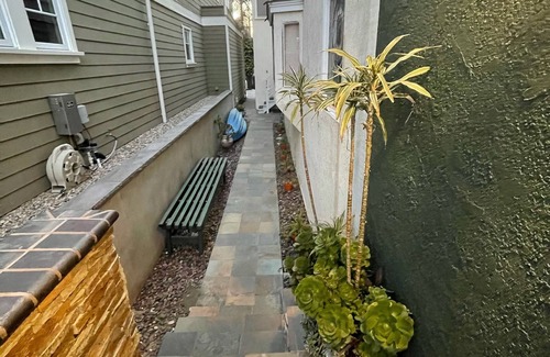 Peninsula Apartment | Mi Casa Es Tu Casa . in Long Beach, California !