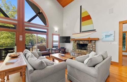 Sherrills Ford House | Mi Casa Su Casa by AvantStay Lakefront Escape