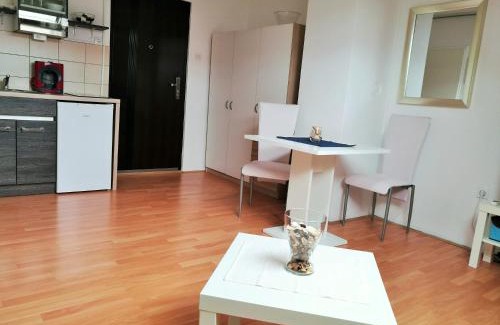 Velika Gorica Apartment | Mia Airport studio apartment - 0-24h Self check in&out - Parking on site