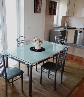 Canton 10 Apartment | Mia