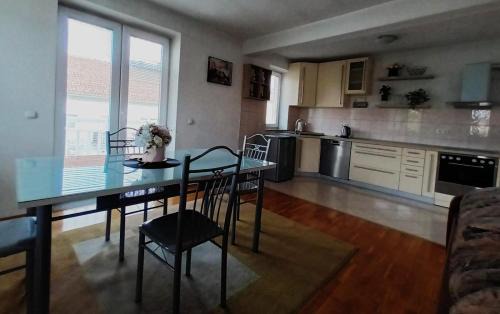 Canton 10 Apartment | Mia