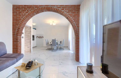 Rezanci House | Mia
