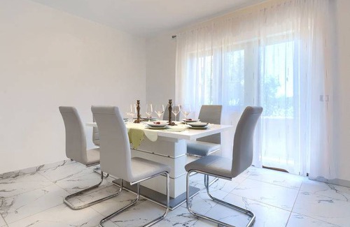 Rezanci House | Mia