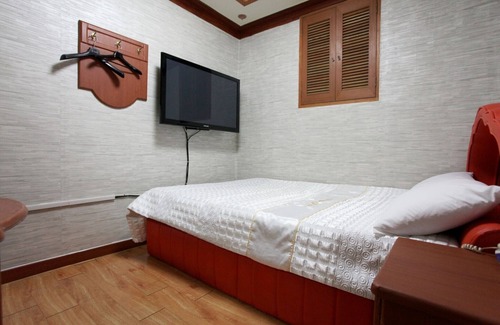 Songjung-dong Hotel | Mia Hwanggeum