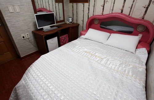 Songjung-dong Hotel | Mia Hwanggeum