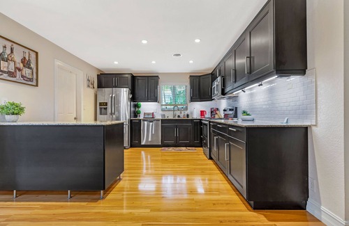 Imperial Point House | "MIA OASIS"! 4BR 2400Sqft in Ft Lauderdale