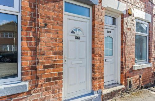 Newark upon Trent House | Mia's House: Park view +Parking