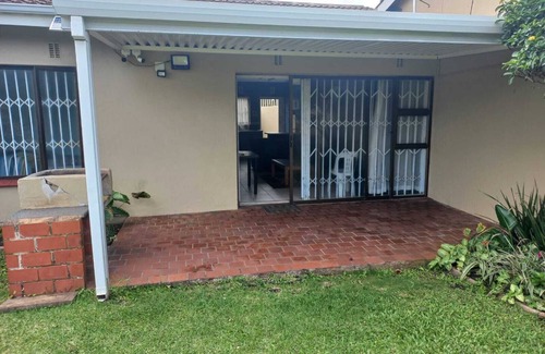 Scottburgh South Ski Chalet | Miahaven2 is situated in Scottburgh, South Coast of KZN.Unit is on the beach.