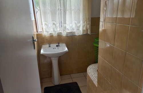 Scottburgh South Ski Chalet | Miahaven2 is situated in Scottburgh, South Coast of KZN.Unit is on the beach.