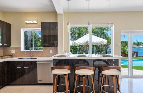 North Bay Village Villa | Miami Beach Boutique Villa With Waterfront, Yacht Parking And heated pool!