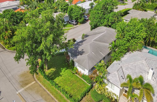 Surfside House | Miami Beach - Spacious 3 bed, 2 bath home, 3 blocks from the beach