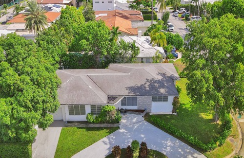 Surfside House | Miami Beach - Spacious 3 bed, 2 bath home, 3 blocks from the beach