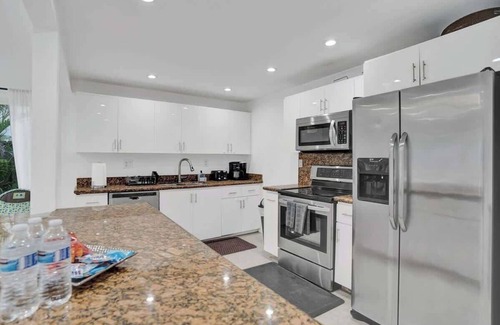 West Park Villa | Miami Central Stunning Villa with Heated Pool BBQ