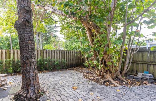 Croissant Park Villa | Miami/Ft Lauderdale private retreat near Airport.