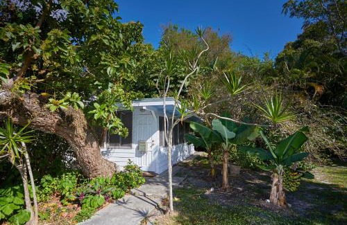 El Portal House | Miami Pool Cottage, tropical garden paradise