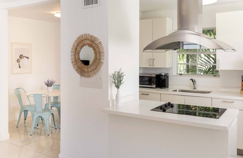 East Little Havana Hotel | Miami River Inn By Renzzi