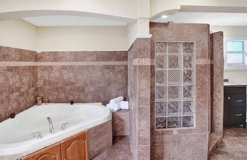 West Park House | Miami Vacation Resort Style Pool Home