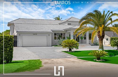 Ludlam House | Miami Villa Pool, Jacuzzi & 5 King Suites L58