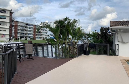 Miami Shores House | Miami Waterfront boater's paradise pool home
