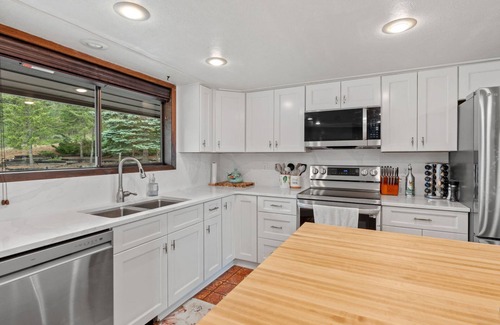 Mica House | Mica Peak Escape 50 Mile View over The “Palouse Scenic Byway”25 min of CDA Idaho