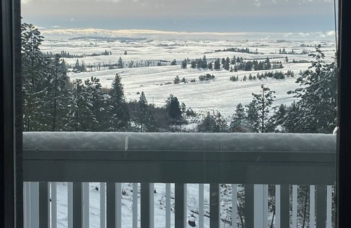 Mica House | Mica Peak Escape 50 Mile View over The “Palouse Scenic Byway”25 min of CDA Idaho