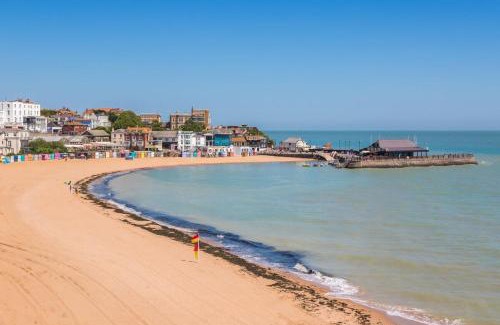 Broadstairs House | Michaelmas Cottage by Keepers Cottages