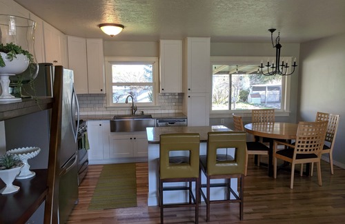Baker City House | Michelle's MCM. Sleeps 8