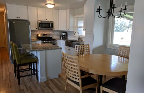 Baker City House | Michelle's MCM. Sleeps 8