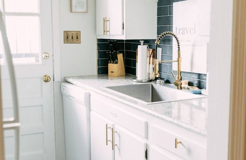 East Memphis Condo | Michelle's Opalhouse Garden by Pettigrew Adventures