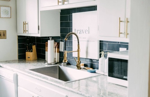 East Memphis Condo | Michelle's Opalhouse Garden by Pettigrew Adventures