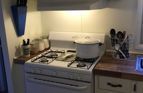 South Haven Cottage | Michigan Sandcastle: Secluded Beach, Clean, Comfy, Cute and Woodsy